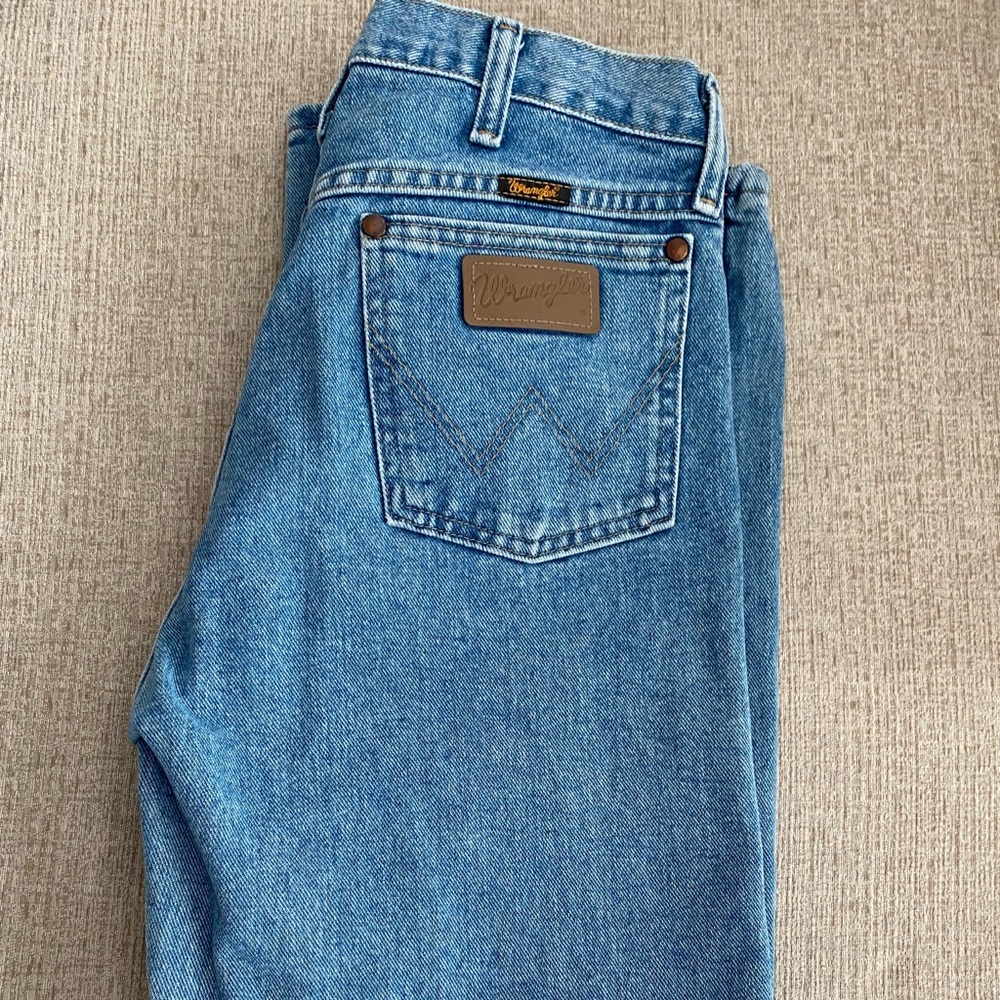 Mens Wranglers. 32x34. Worn once, like new.